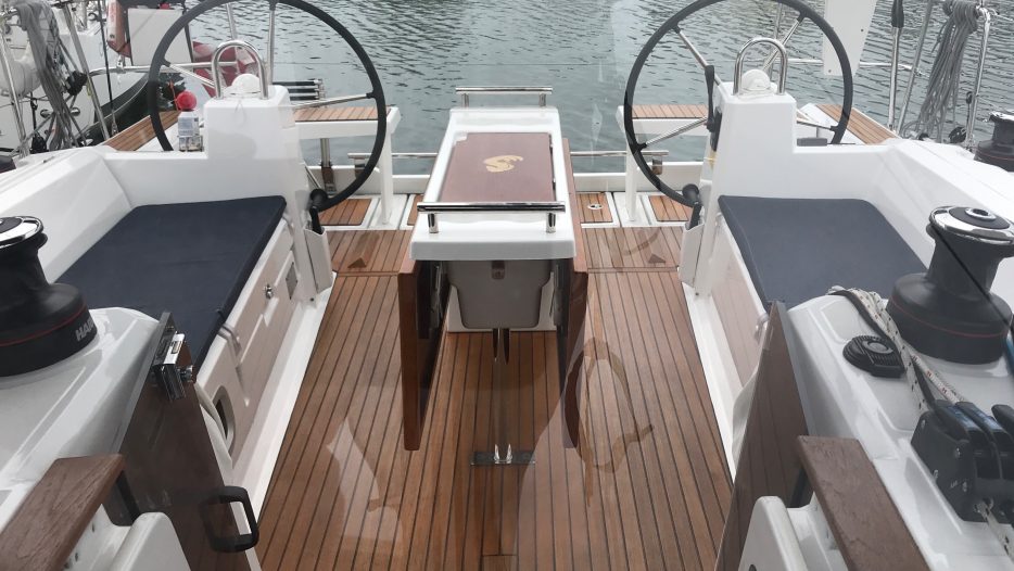 Beneteau 38 cockpit