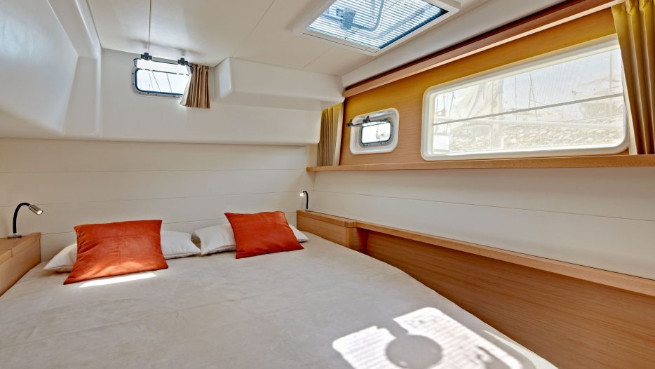 Lagoon 450 Fly bedroom with bed