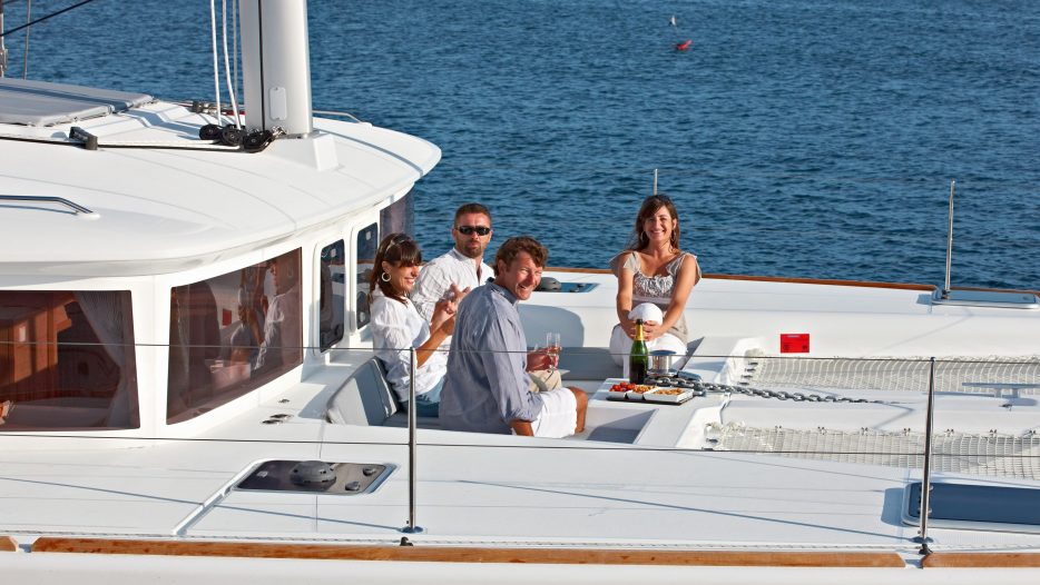 Lagoon 450 Fly front of boat with people