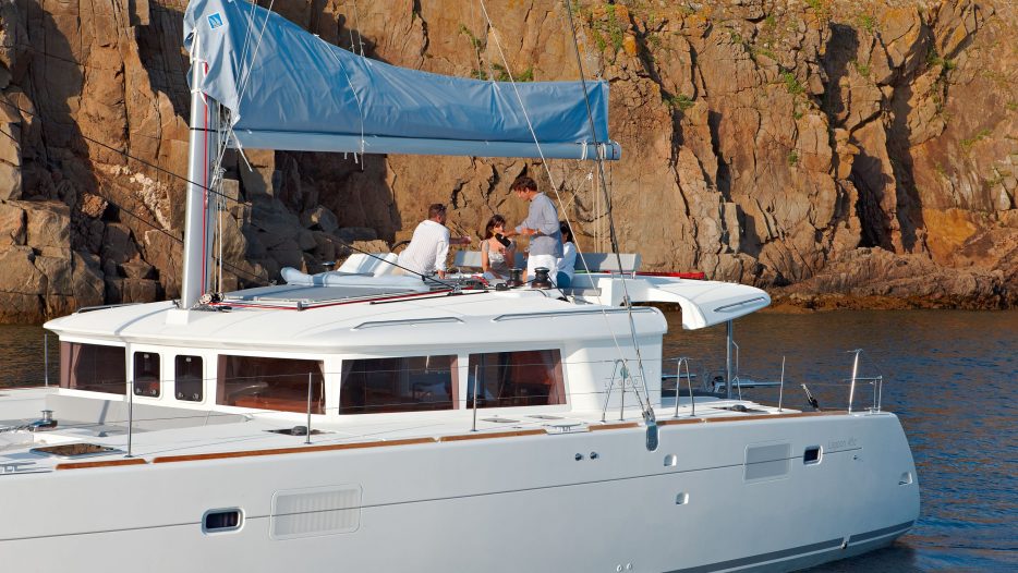 Lagoon 450 Fly side of boat