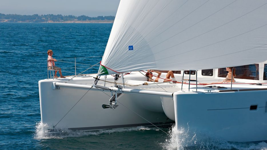 Lagoon 450 Fly front