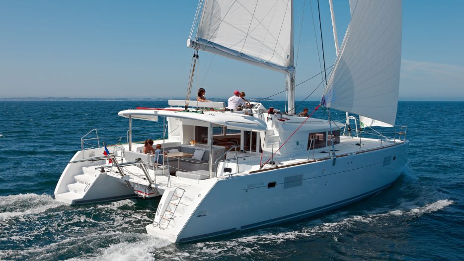 Lagoon 450 Fly back view