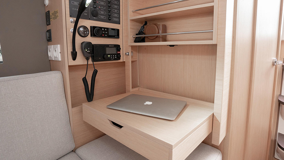 Beneteau 30.1 controls