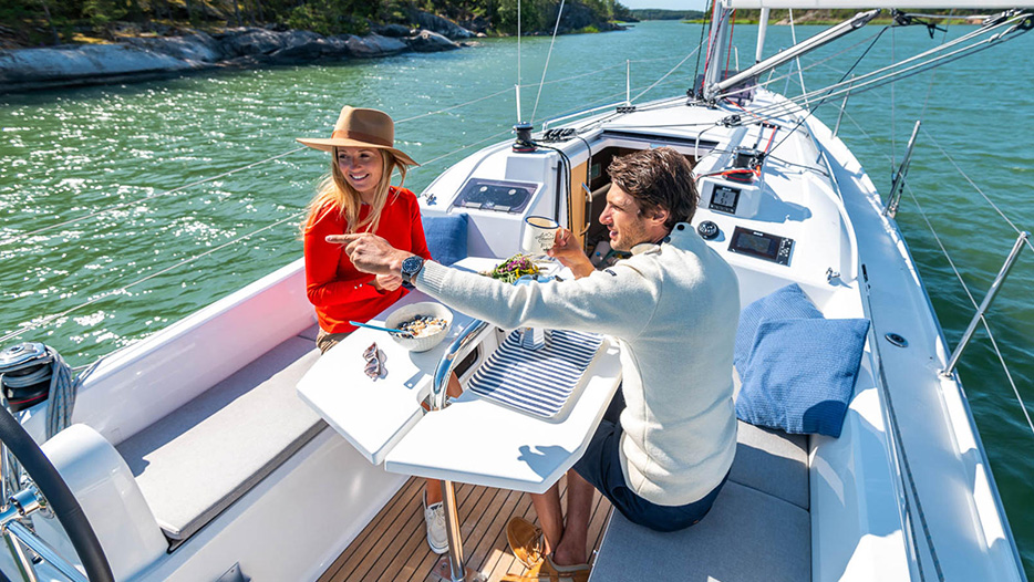 Beneteau 30.1 dinning area