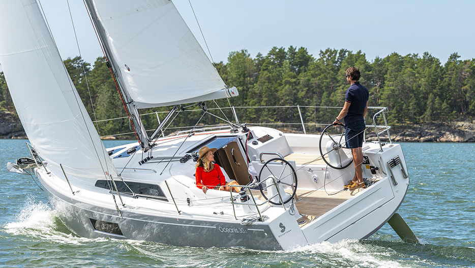 Beneteau 30.1 back of boat with people on it