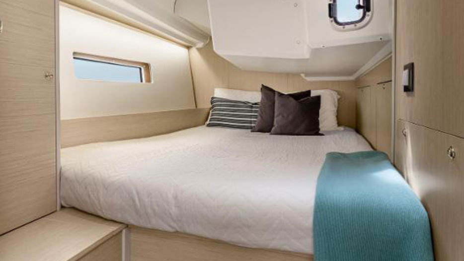 Beneteau 40.1 bedroom with bed