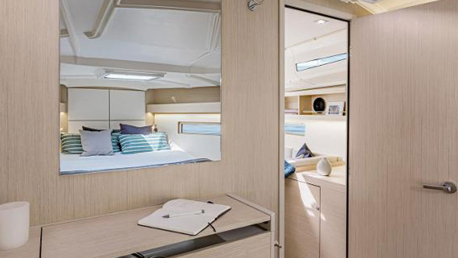 Beneteau 40.1 interior view of bedroom