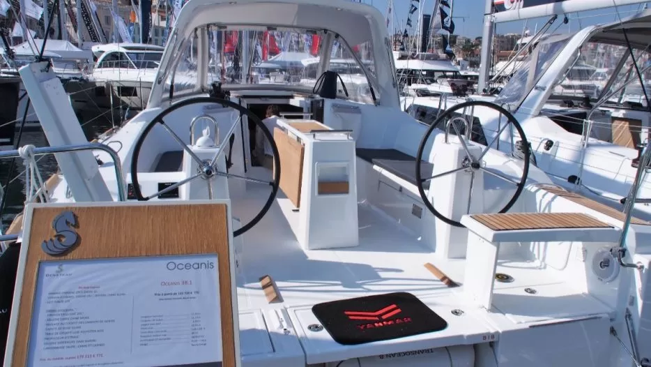 oceanis-38-1 cockpit